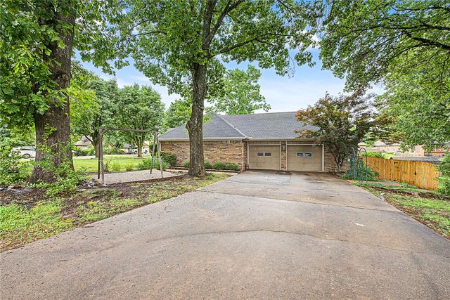 400 NW Linebarger Lane, Bentonville, AR 72712