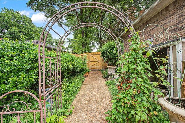 400 NW Linebarger Lane, Bentonville, AR 72712