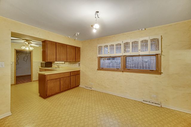 10001 Kedvale Avenue, Oak Lawn, IL 60453