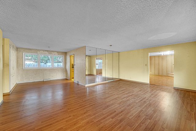 10001 Kedvale Avenue, Oak Lawn, IL 60453