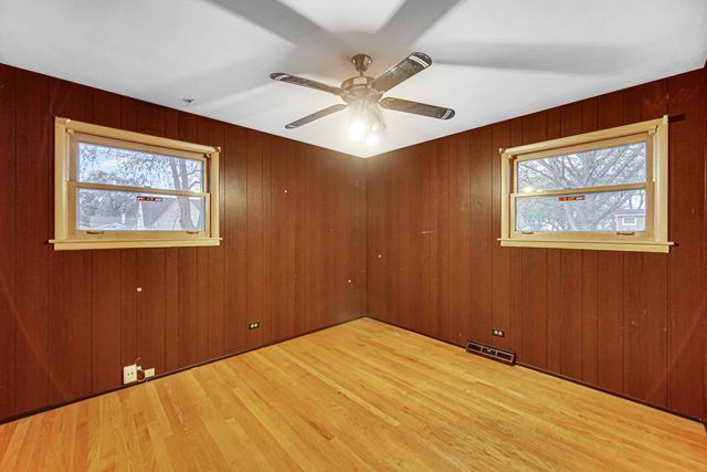 10001 Kedvale Avenue, Oak Lawn, IL 60453