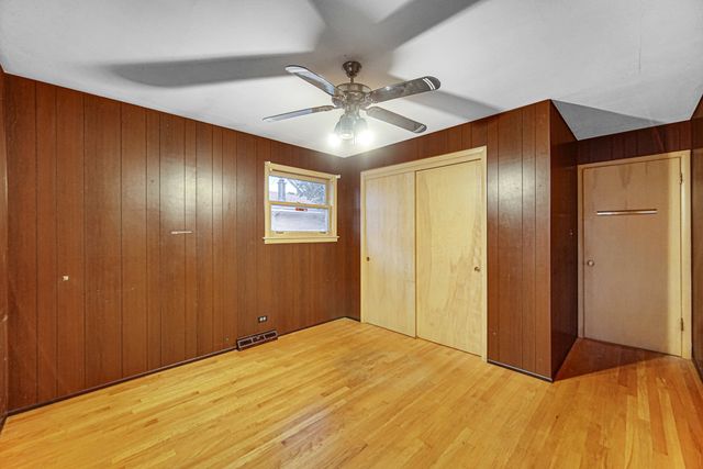 10001 Kedvale Avenue, Oak Lawn, IL 60453