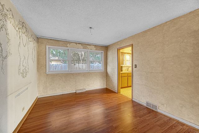 10001 Kedvale Avenue, Oak Lawn, IL 60453