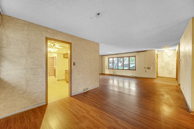 10001 Kedvale Avenue, Oak Lawn, IL 60453