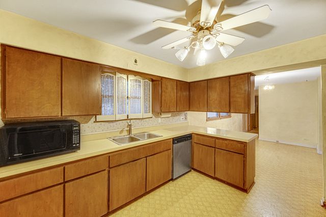 10001 Kedvale Avenue, Oak Lawn, IL 60453