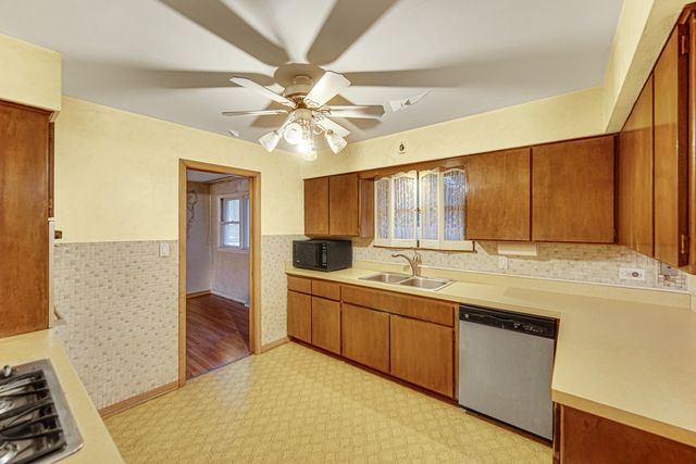 10001 Kedvale Avenue, Oak Lawn, IL 60453