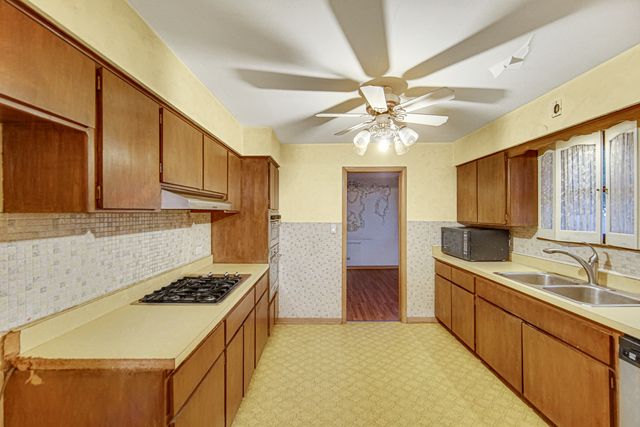 10001 Kedvale Avenue, Oak Lawn, IL 60453