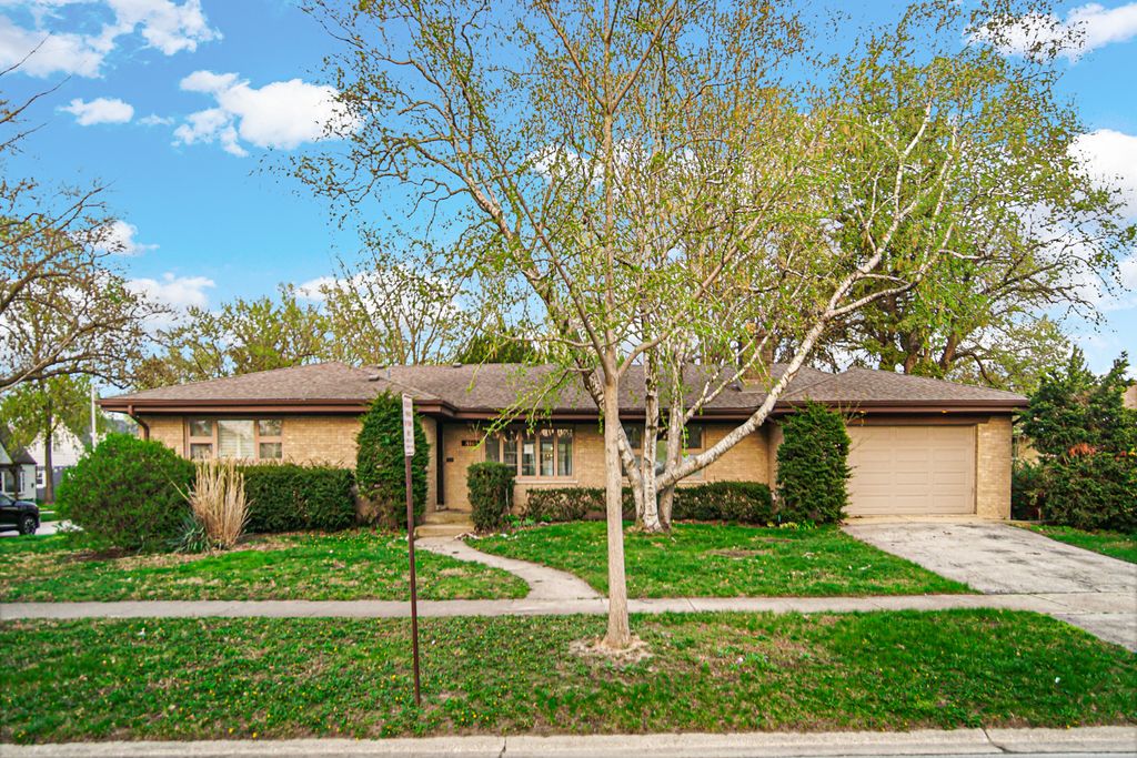 10001 Kedvale Avenue, Oak Lawn, IL 60453