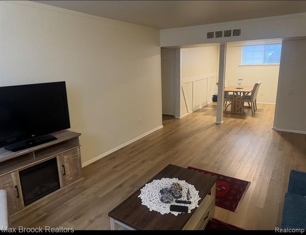 8251 Denwood Drive G1, Sterling Heights, MI 48312