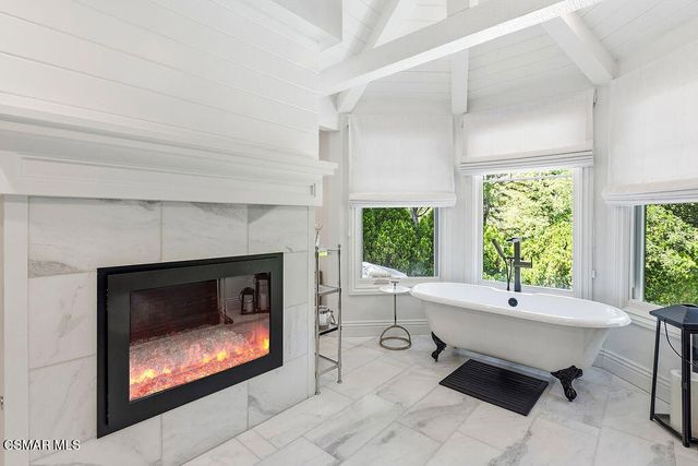 4188 Cresthaven Drive, Westlake Village, CA 91362