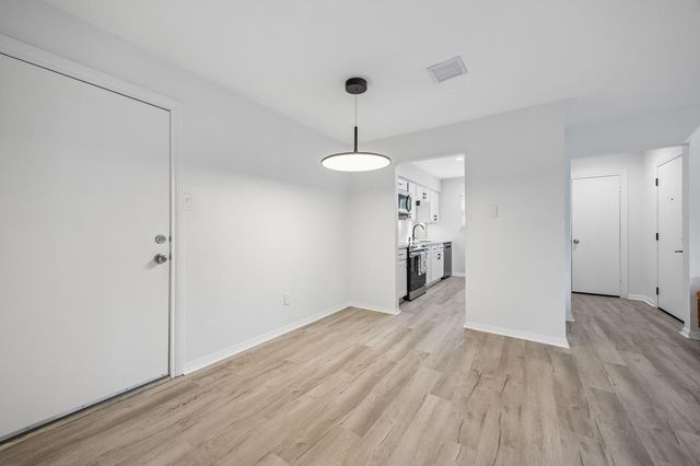 1201 Bering Drive 36, Houston, TX 77057