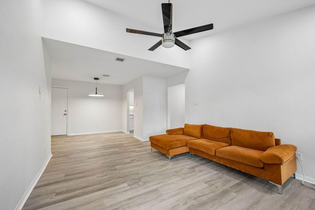 1201 Bering Drive 36, Houston, TX 77057