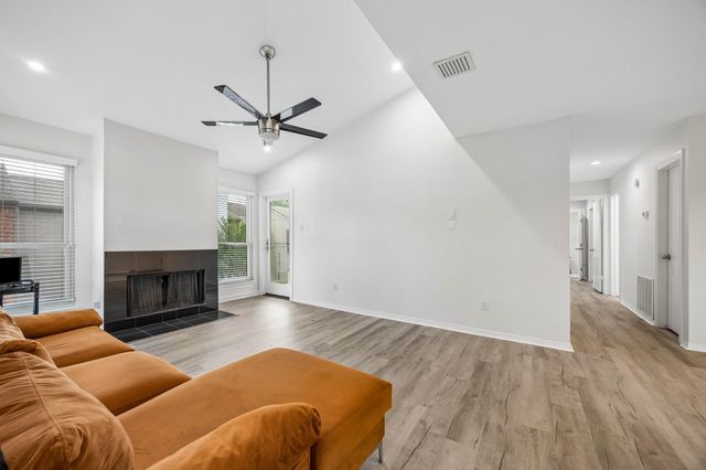 1201 Bering Drive 36, Houston, TX 77057