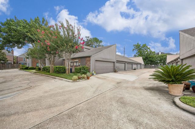 1201 Bering Drive 36, Houston, TX 77057
