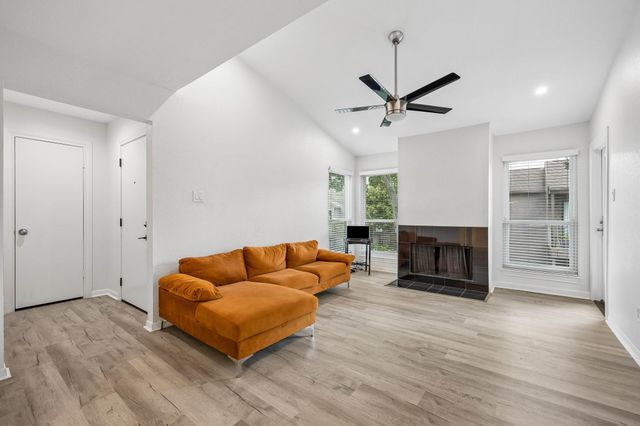 1201 Bering Drive 36, Houston, TX 77057
