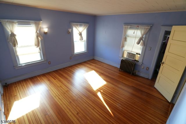 288 Paterson Ave, Little Falls Twp., NJ 07424