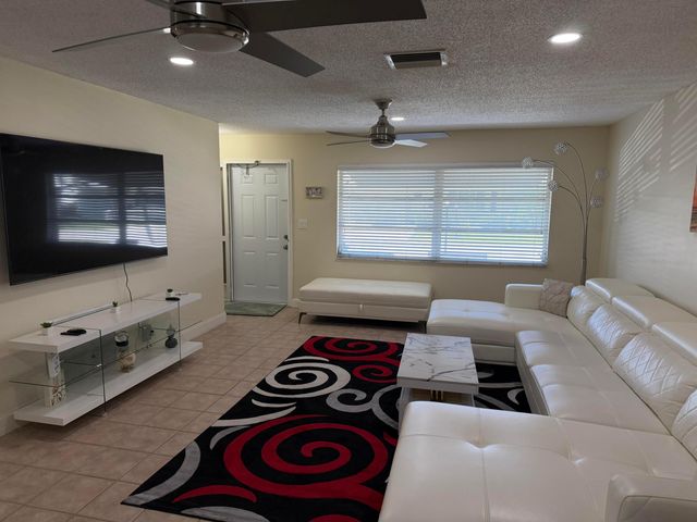 1904 SW 13th Way, Boynton Beach, FL 33426