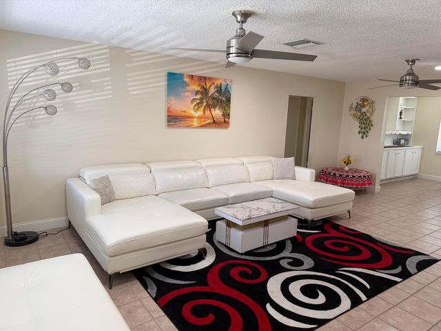 1904 SW 13th Way, Boynton Beach, FL 33426