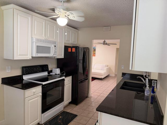 1904 SW 13th Way, Boynton Beach, FL 33426