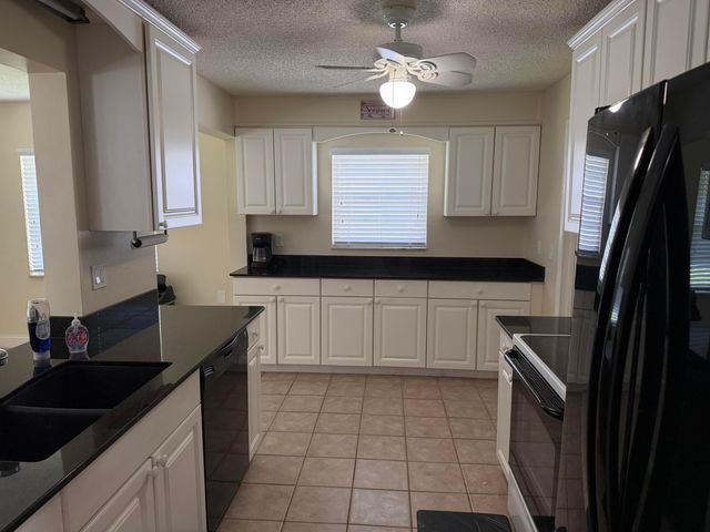 1904 SW 13th Way, Boynton Beach, FL 33426