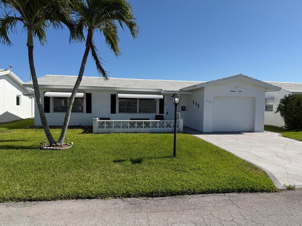 1904 SW 13th Way, Boynton Beach, FL 33426