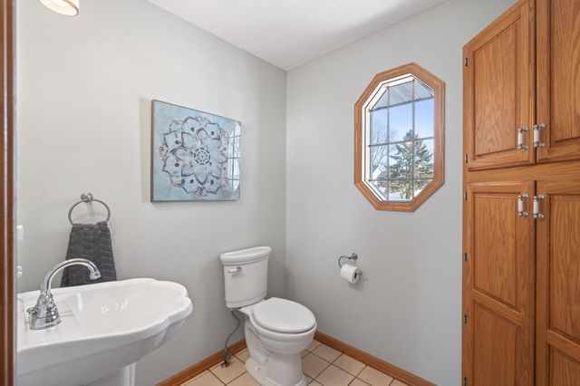 268 Shamrock Drive, Mahtomedi, MN 55115