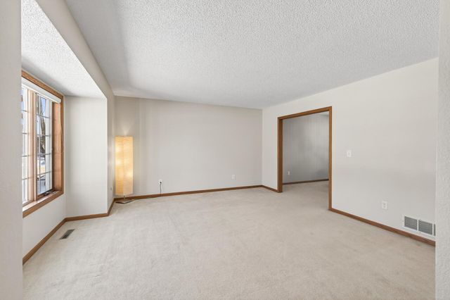 268 Shamrock Drive, Mahtomedi, MN 55115