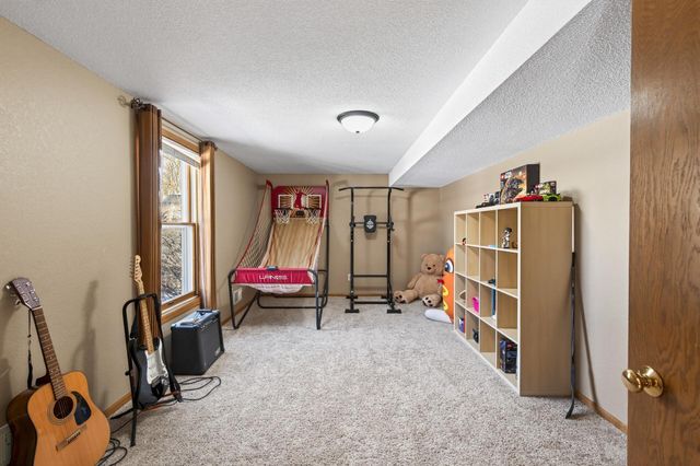 268 Shamrock Drive, Mahtomedi, MN 55115