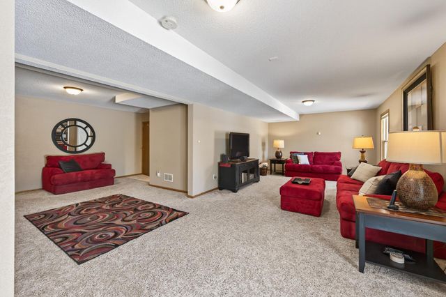 268 Shamrock Drive, Mahtomedi, MN 55115