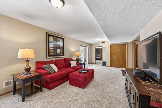 268 Shamrock Drive, Mahtomedi, MN 55115