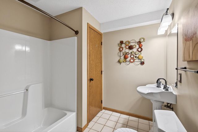 268 Shamrock Drive, Mahtomedi, MN 55115