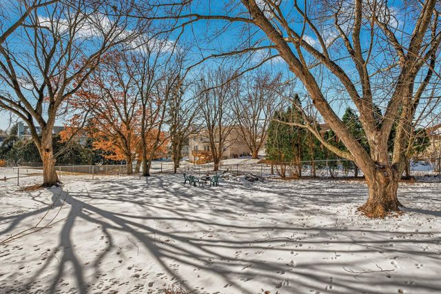 268 Shamrock Drive, Mahtomedi, MN 55115