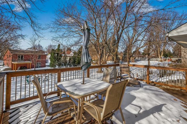 268 Shamrock Drive, Mahtomedi, MN 55115