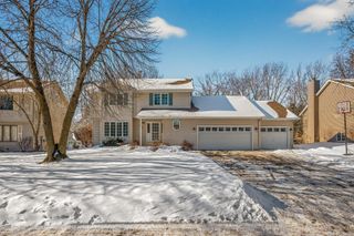 268 Shamrock Drive, Mahtomedi, MN 55115