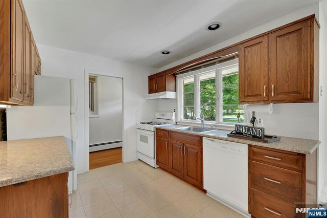 403 Oakland Avenue, Oakland, NJ 07436