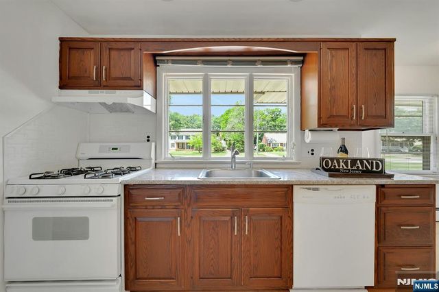 403 Oakland Avenue, Oakland, NJ 07436