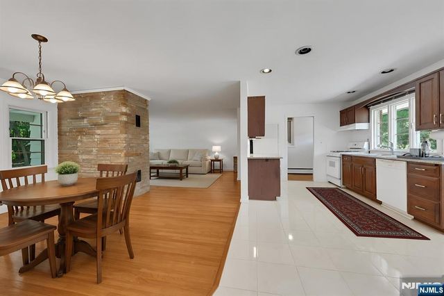 403 Oakland Avenue, Oakland, NJ 07436