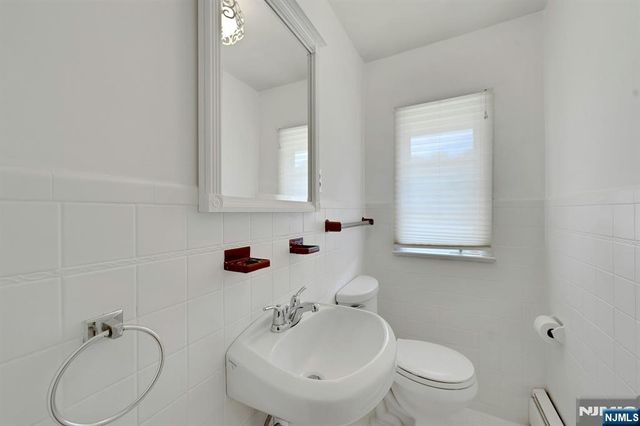 403 Oakland Avenue, Oakland, NJ 07436