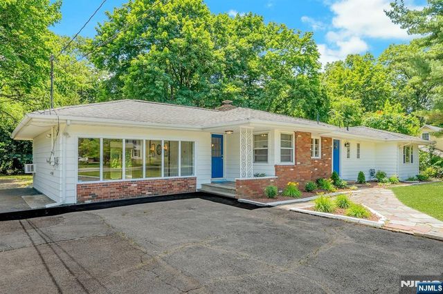 403 Oakland Avenue, Oakland, NJ 07436