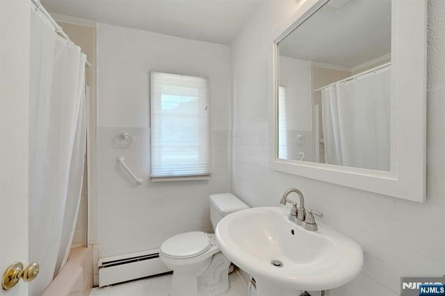 403 Oakland Avenue, Oakland, NJ 07436