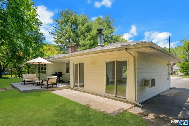 403 Oakland Avenue, Oakland, NJ 07436
