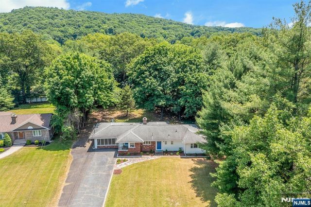 403 Oakland Avenue, Oakland, NJ 07436