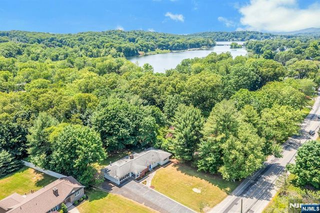 403 Oakland Avenue, Oakland, NJ 07436
