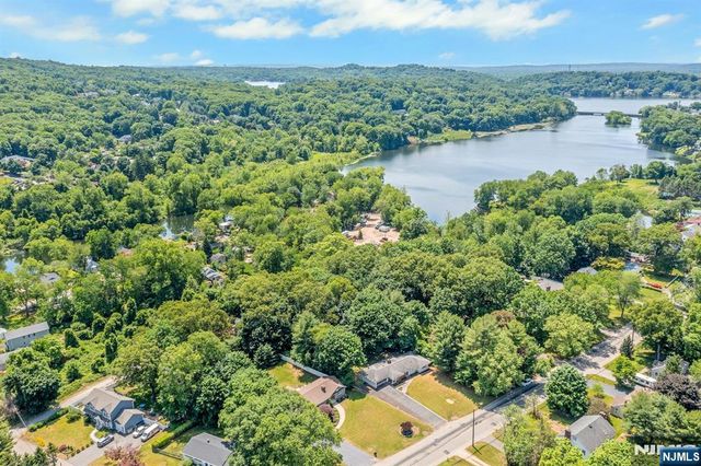 403 Oakland Avenue, Oakland, NJ 07436