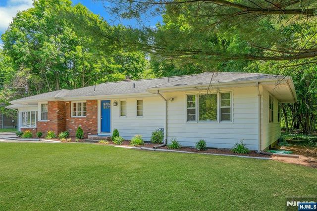 403 Oakland Avenue, Oakland, NJ 07436