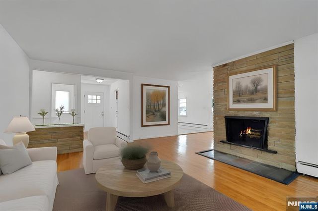 403 Oakland Avenue, Oakland, NJ 07436