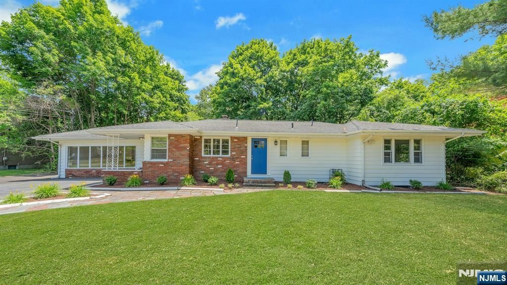 403 Oakland Avenue, Oakland, NJ 07436