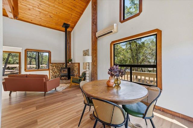 17500 Winding Oaks Rd, Grass Valley, CA 95949