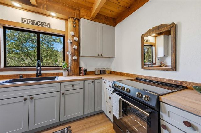 17500 Winding Oaks Rd, Grass Valley, CA 95949