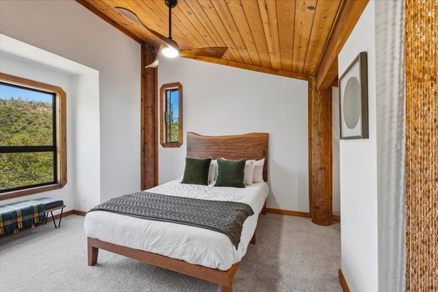 17500 Winding Oaks Rd, Grass Valley, CA 95949